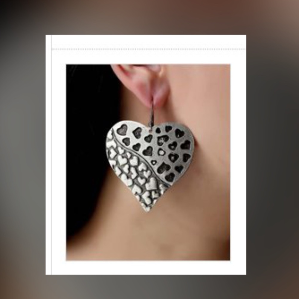 Yushi Collection Heart Dangle Pierced Earrings NEW